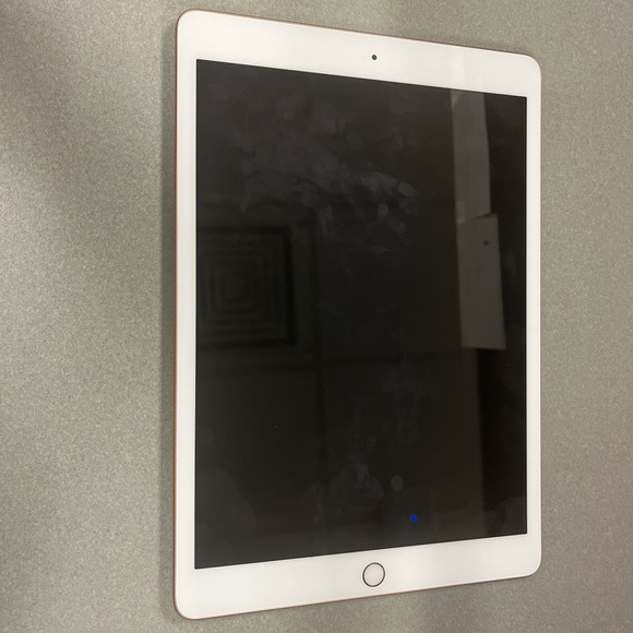 iPad 10.2-inches (2020) 8th gen 32 GB - Wi-Fi - Gold - Picture 1 of 5
